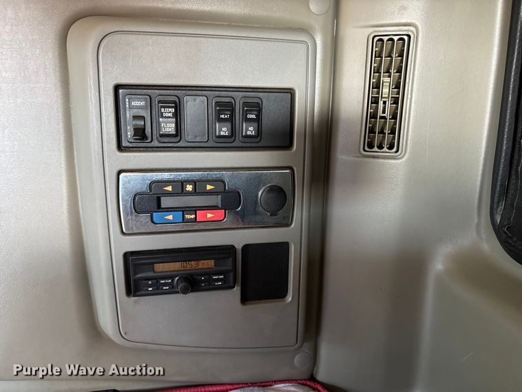 image for item DW7387 2014 International LF687 semi truck