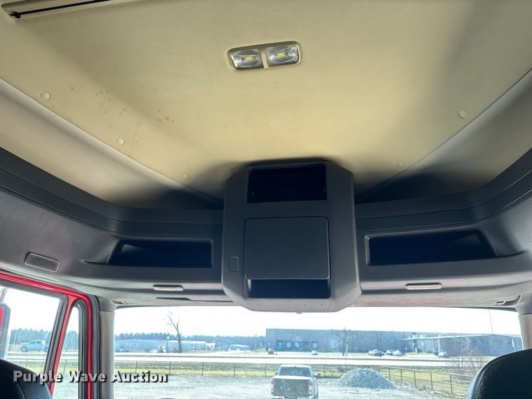 image for item DW7387 2014 International LF687 semi truck