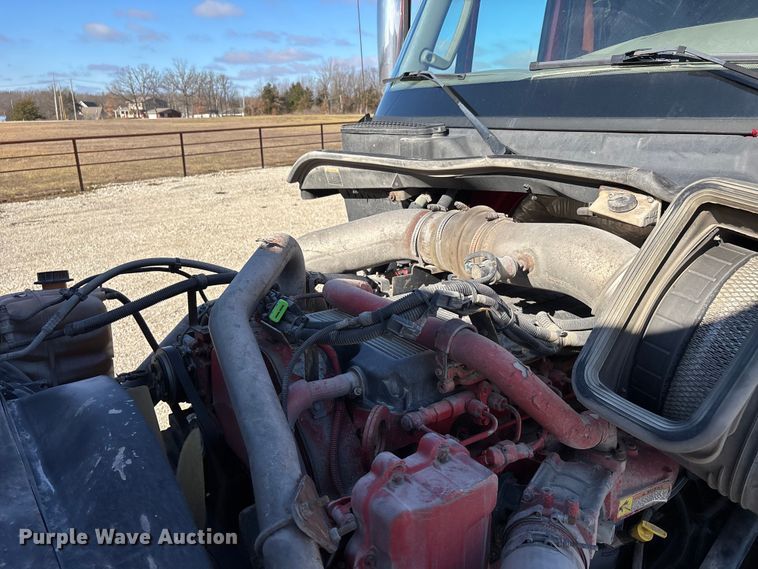 image for item DW7387 2014 International LF687 semi truck