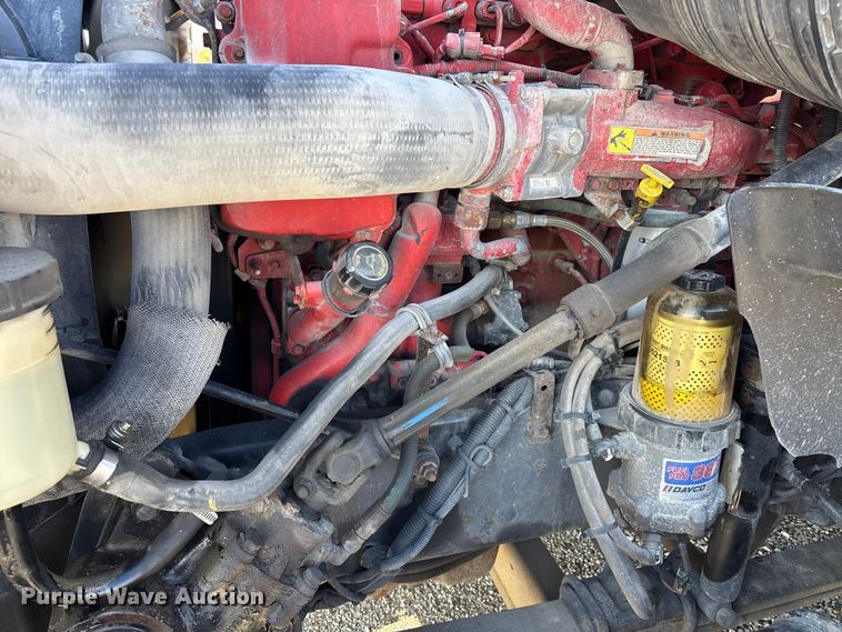 image for item DW7387 2014 International LF687 semi truck