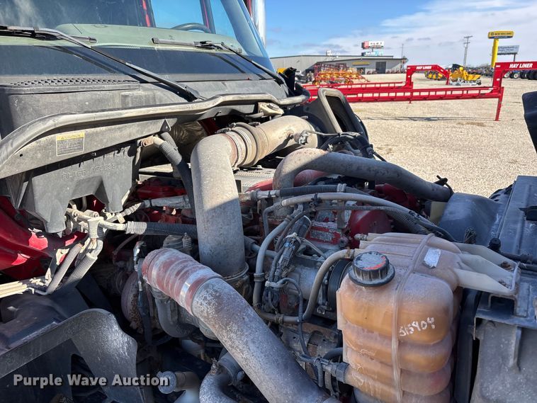 image for item DW7387 2014 International LF687 semi truck