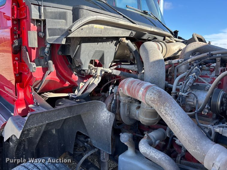 image for item DW7387 2014 International LF687 semi truck