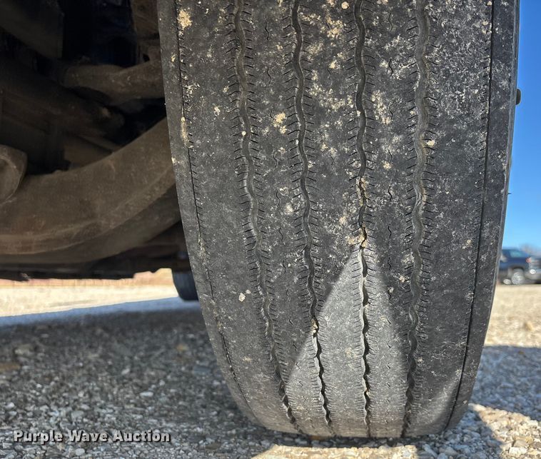 image for item DW7387 2014 International LF687 semi truck