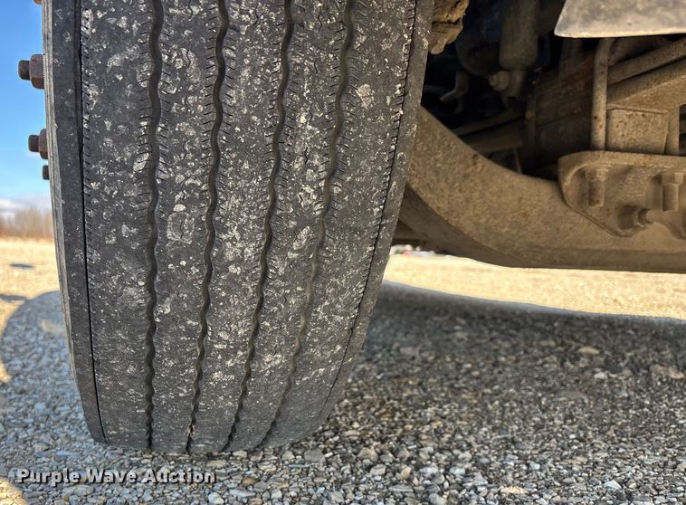 image for item DW7387 2014 International LF687 semi truck