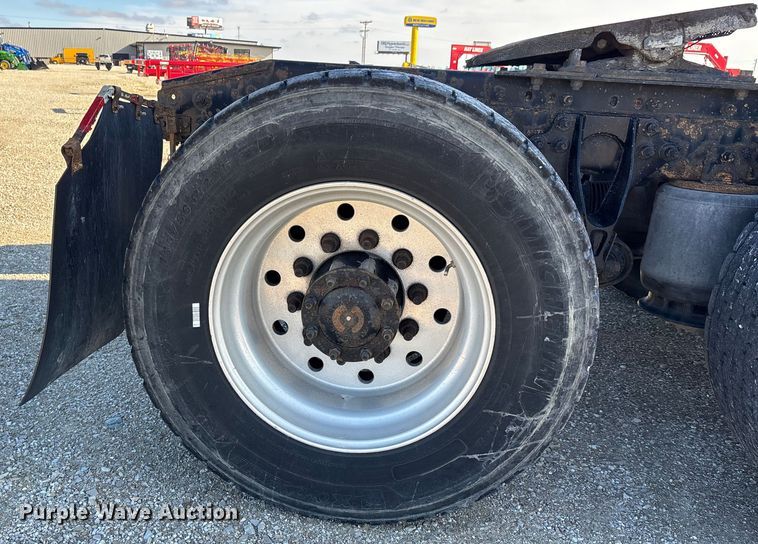 image for item DW7387 2014 International LF687 semi truck