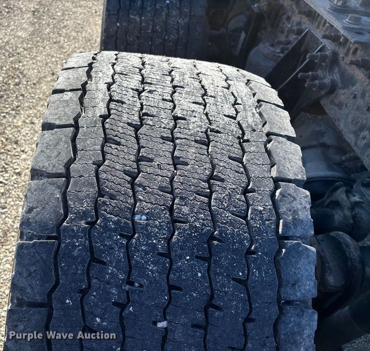 image for item DW7387 2014 International LF687 semi truck