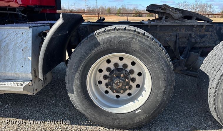 image for item DW7387 2014 International LF687 semi truck