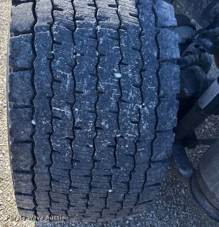 image for item DW7387 2014 International LF687 semi truck