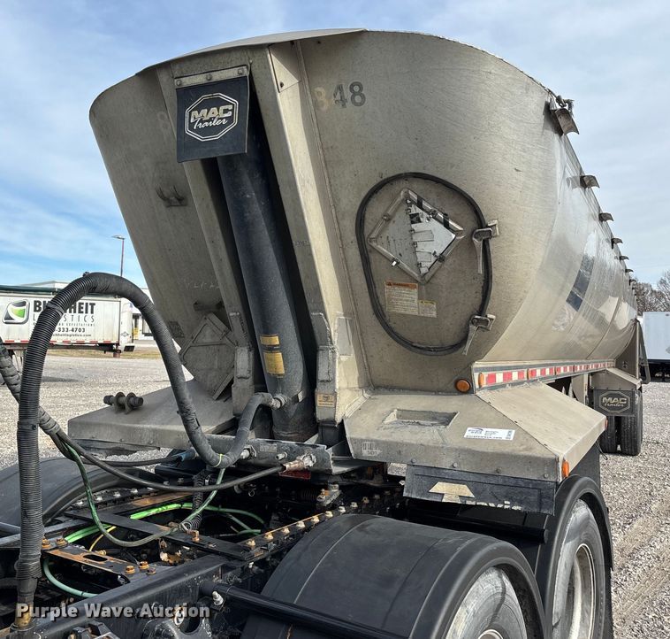 image for item DW7396 2013 Mac end dump trailer
