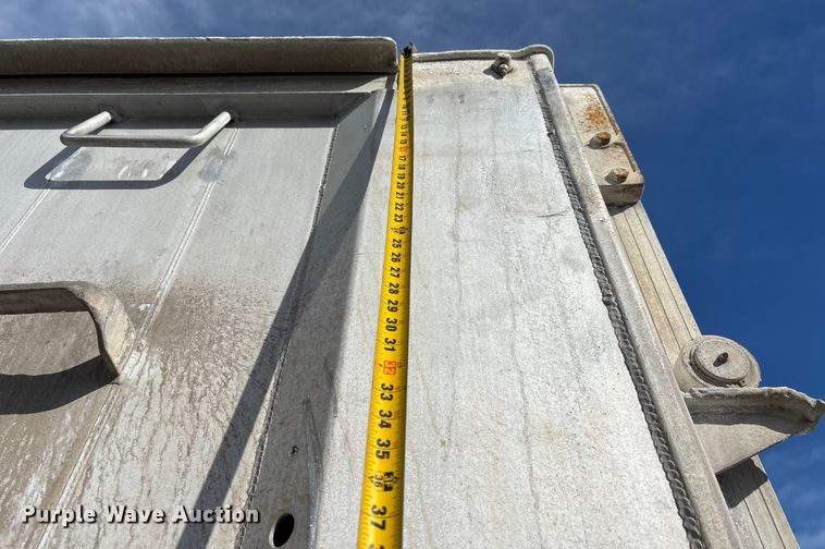 image for item DW7397 2006 East Manufacturing  end dump trailer