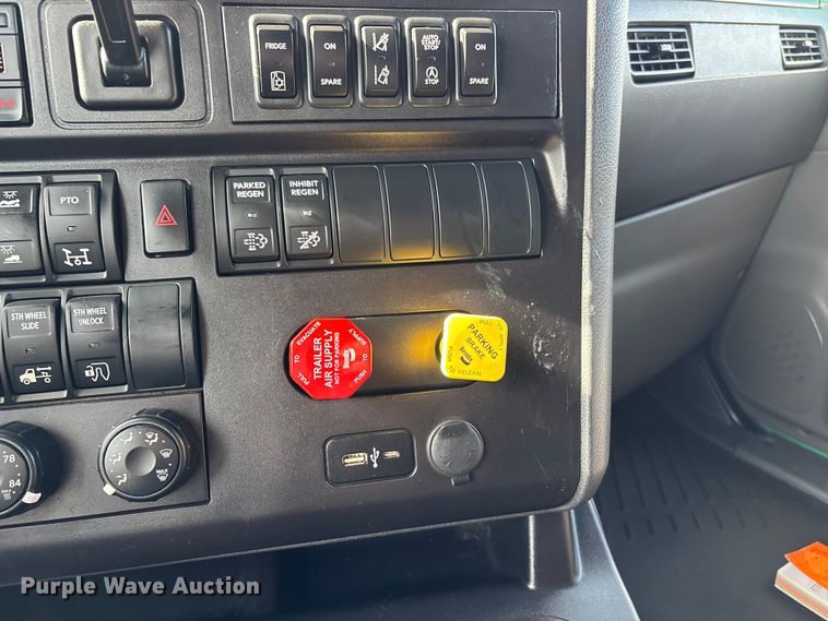 image for item DW7398 2024 International LT625 semi truck