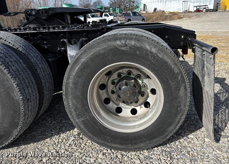 image for item DW7398 2024 International LT625 semi truck