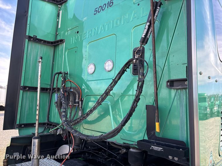 image for item DW7399 2024 International LT625 semi truck