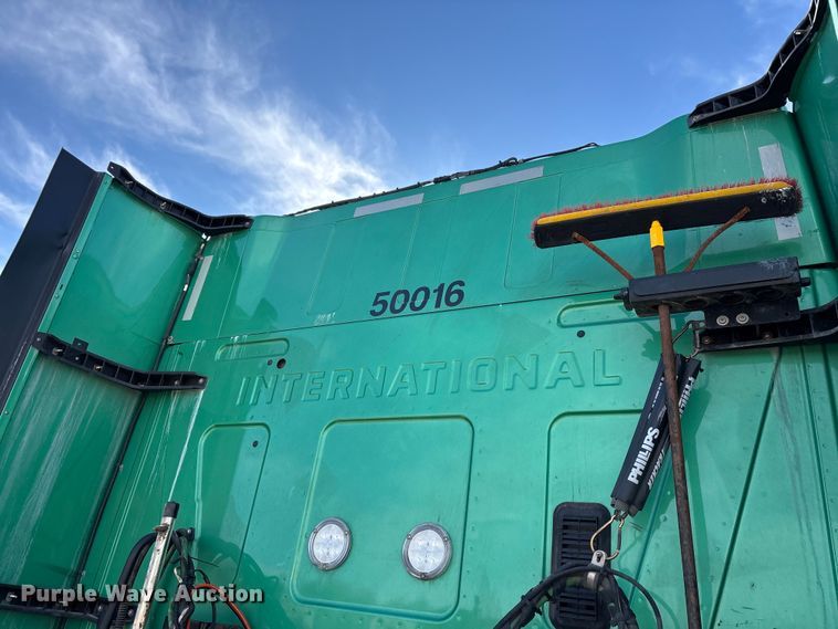 image for item DW7399 2024 International LT625 semi truck