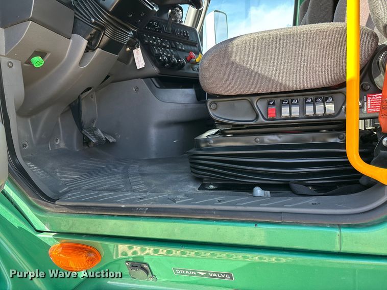 image for item DW7399 2024 International LT625 semi truck