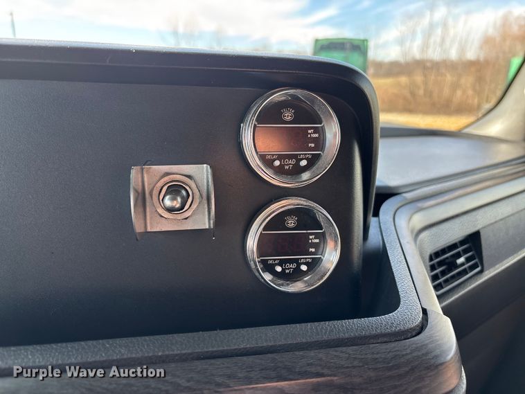 image for item DW7399 2024 International LT625 semi truck