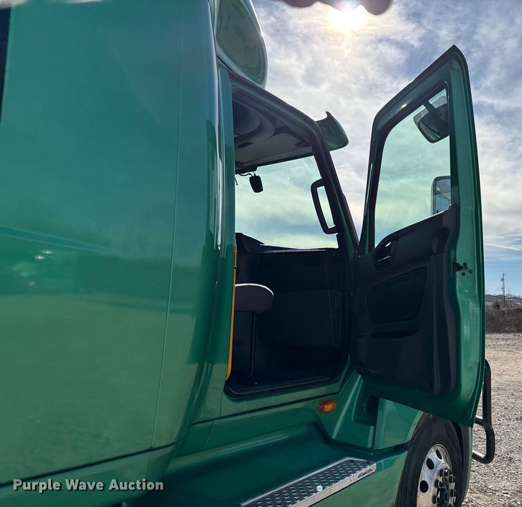 image for item DW7399 2024 International LT625 semi truck