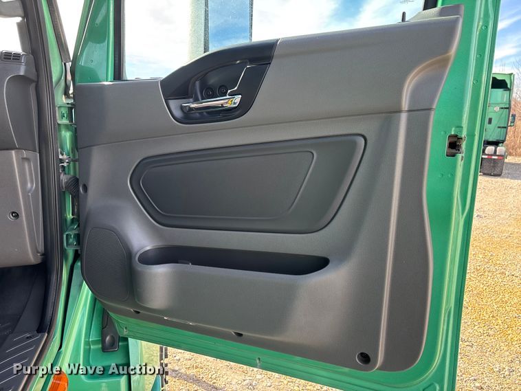 image for item DW7399 2024 International LT625 semi truck