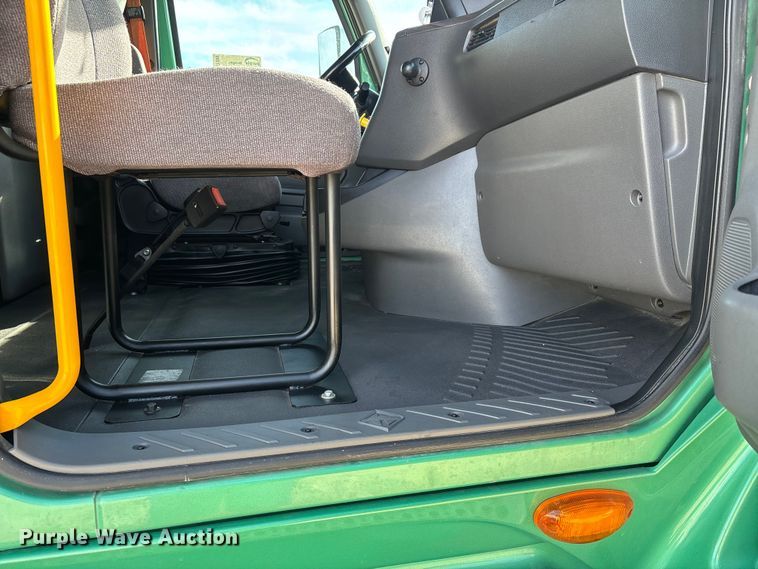 image for item DW7399 2024 International LT625 semi truck