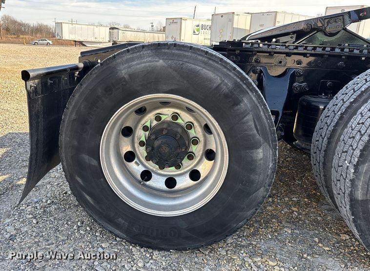 image for item DW7399 2024 International LT625 semi truck