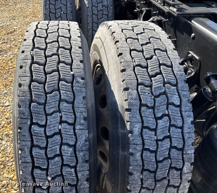 image for item DW7399 2024 International LT625 semi truck