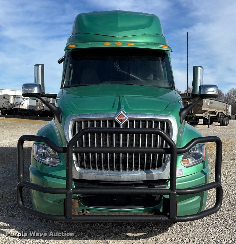 image for item DW7400 2022 International LT625 semi truck