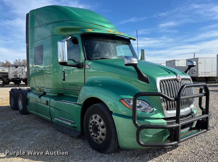 image for item DW7400 2022 International LT625 semi truck