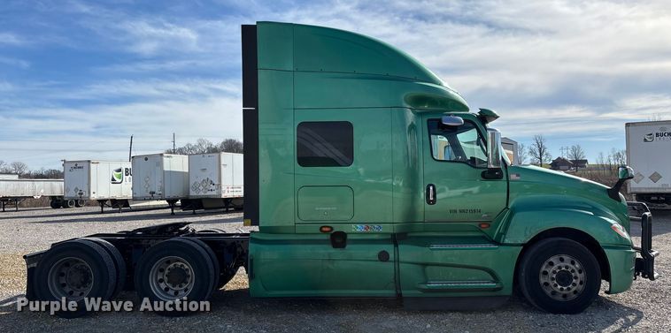 image for item DW7400 2022 International LT625 semi truck