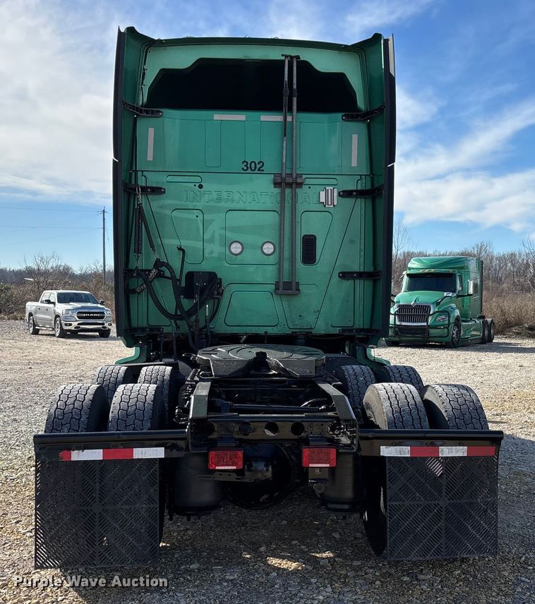 image for item DW7400 2022 International LT625 semi truck