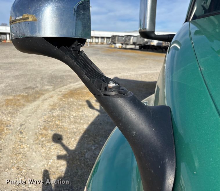 image for item DW7400 2022 International LT625 semi truck