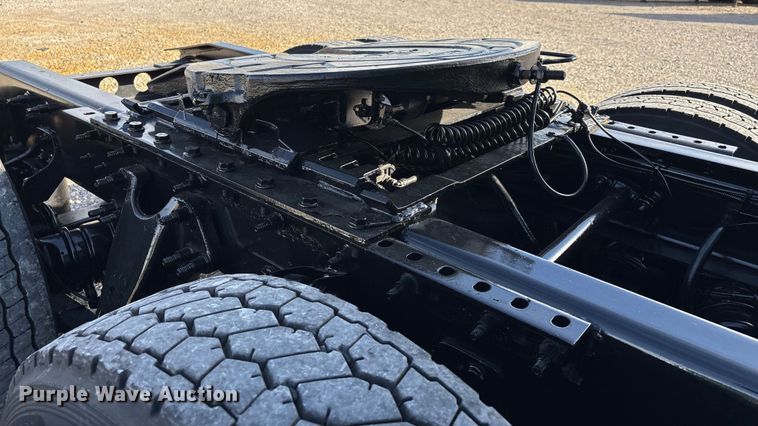 image for item DW7400 2022 International LT625 semi truck