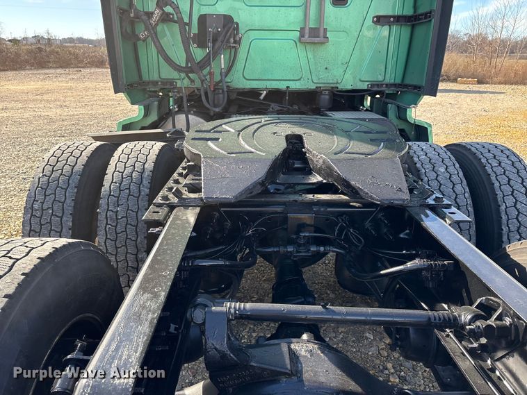 image for item DW7400 2022 International LT625 semi truck