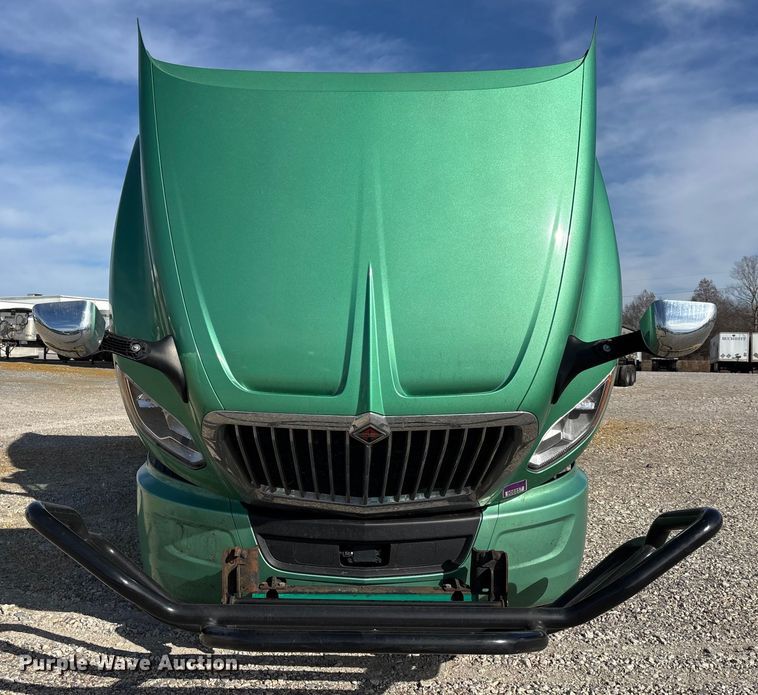 image for item DW7400 2022 International LT625 semi truck