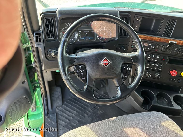 image for item DW7400 2022 International LT625 semi truck