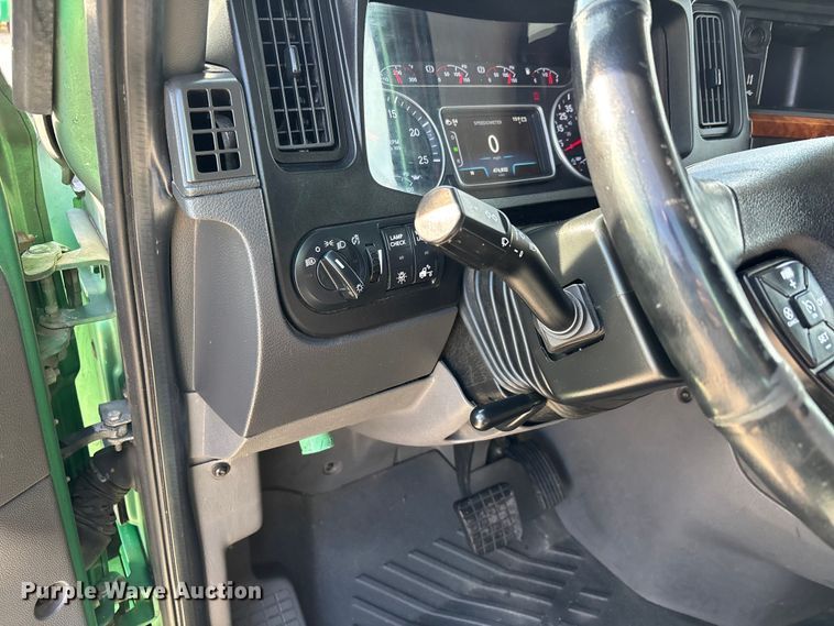 image for item DW7400 2022 International LT625 semi truck