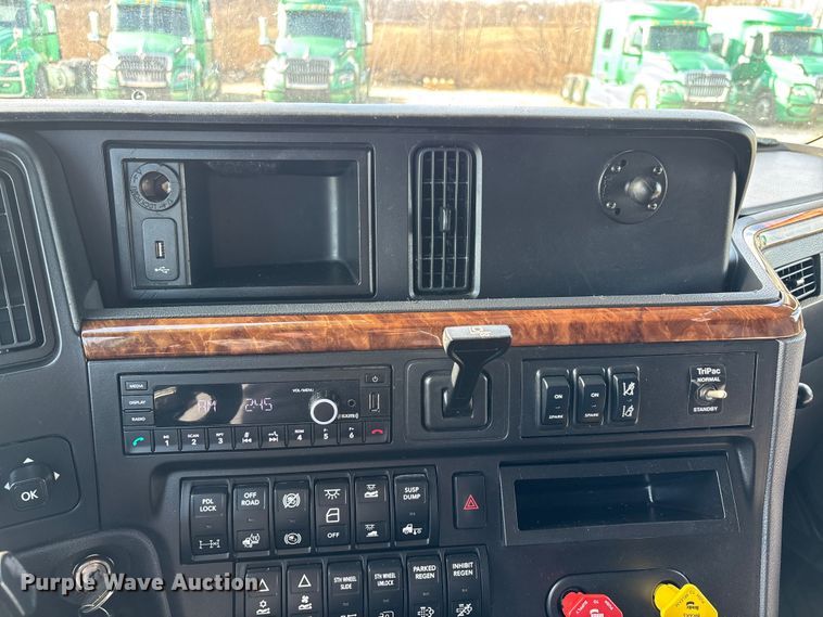 image for item DW7400 2022 International LT625 semi truck