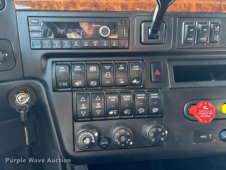 image for item DW7400 2022 International LT625 semi truck