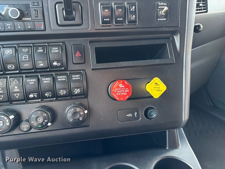 image for item DW7400 2022 International LT625 semi truck