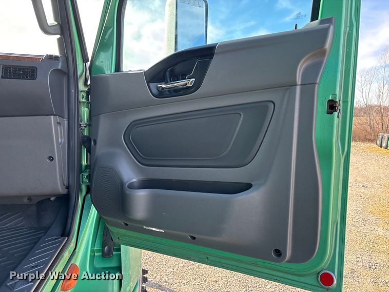 image for item DW7400 2022 International LT625 semi truck