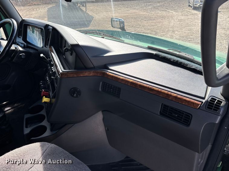 image for item DW7400 2022 International LT625 semi truck