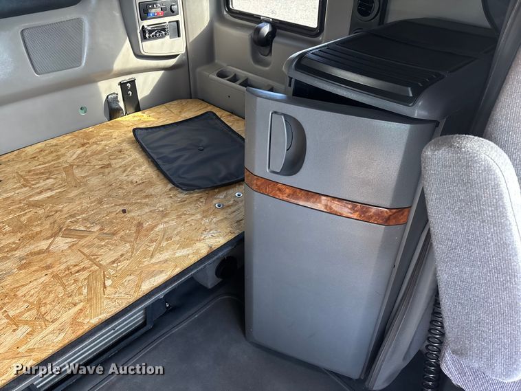 image for item DW7400 2022 International LT625 semi truck