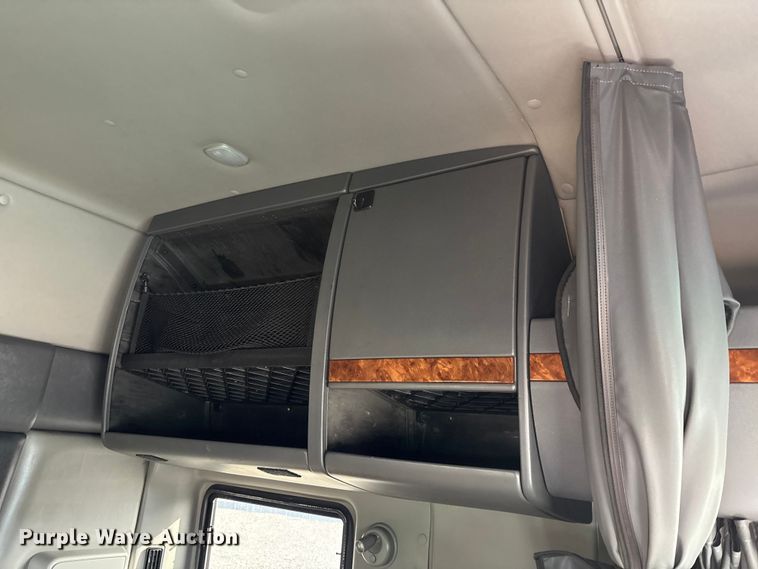 image for item DW7400 2022 International LT625 semi truck