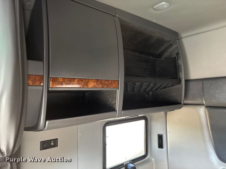 image for item DW7400 2022 International LT625 semi truck