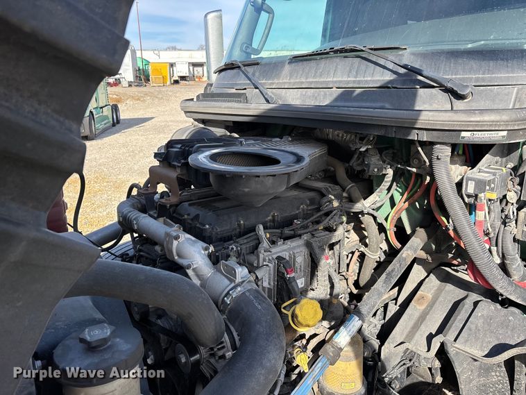 image for item DW7400 2022 International LT625 semi truck