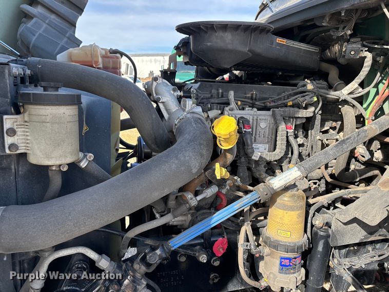 image for item DW7400 2022 International LT625 semi truck