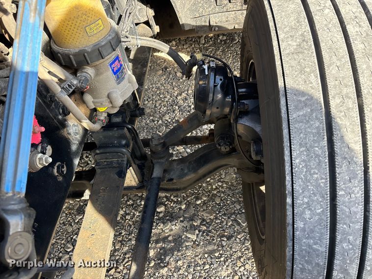 image for item DW7400 2022 International LT625 semi truck