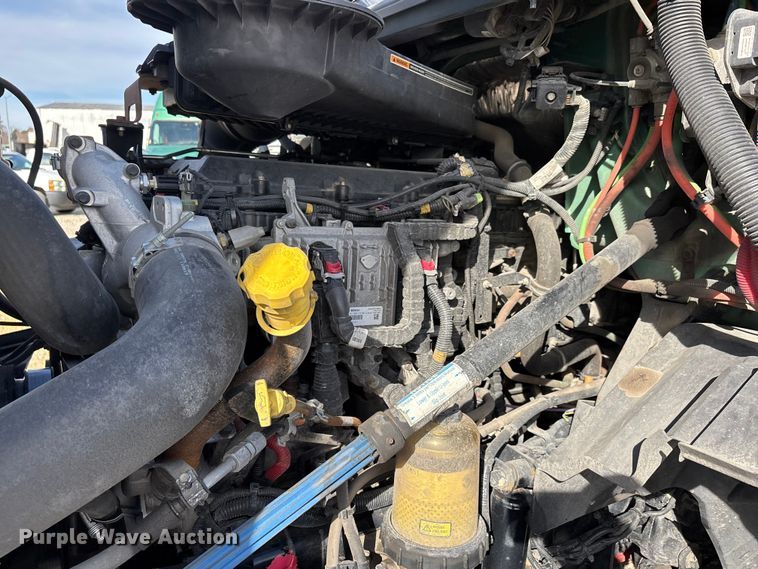 image for item DW7400 2022 International LT625 semi truck