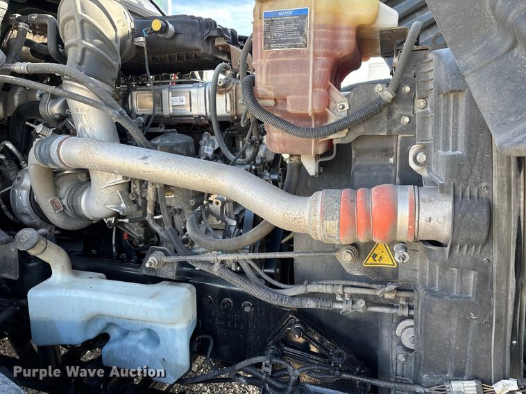 image for item DW7400 2022 International LT625 semi truck