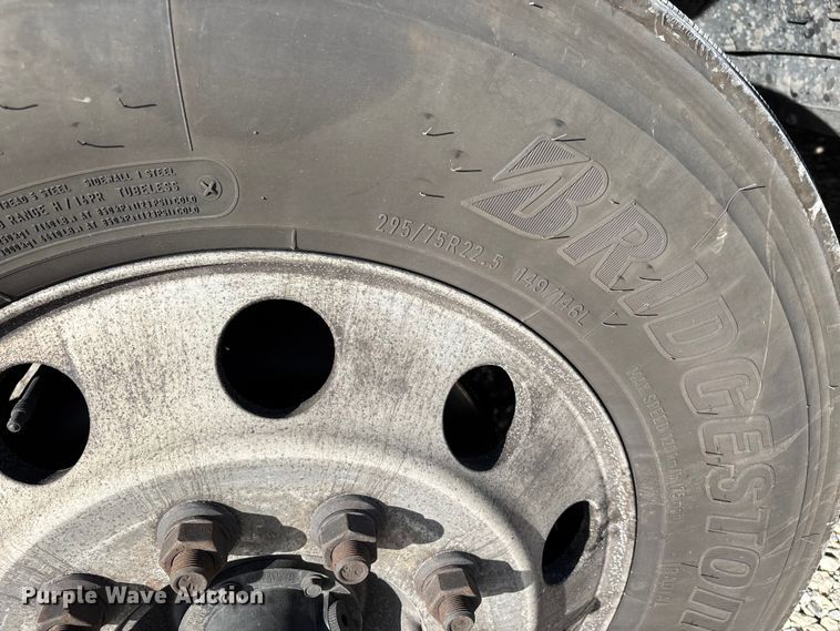 image for item DW7400 2022 International LT625 semi truck