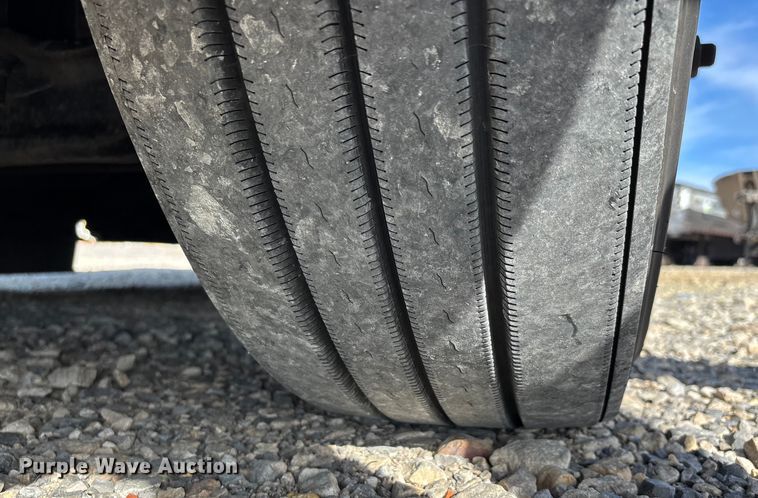 image for item DW7400 2022 International LT625 semi truck